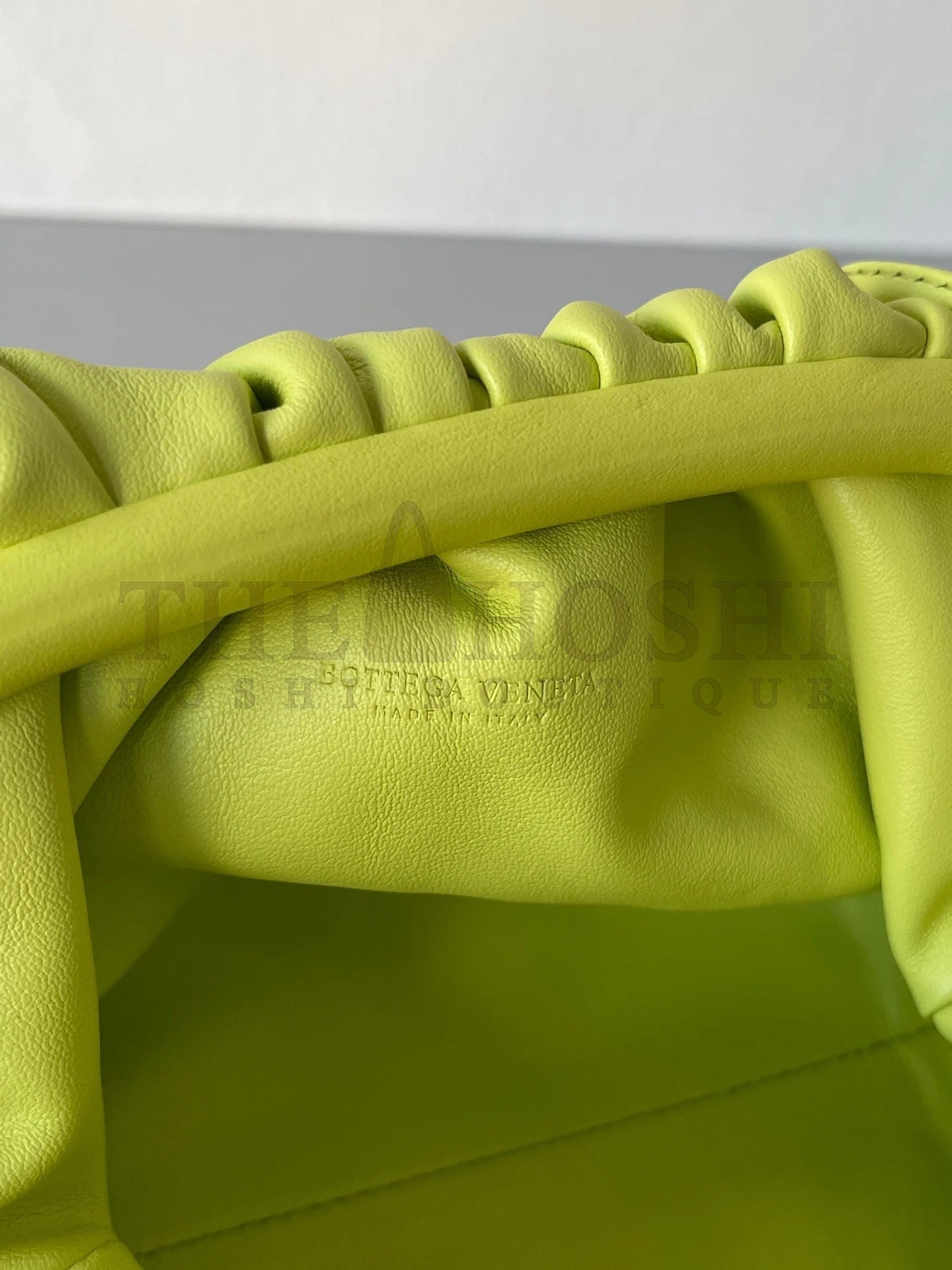 B0tt*ga Ven*ta Mini Pouch with Strap in Kiwi Calfskin Master Quality