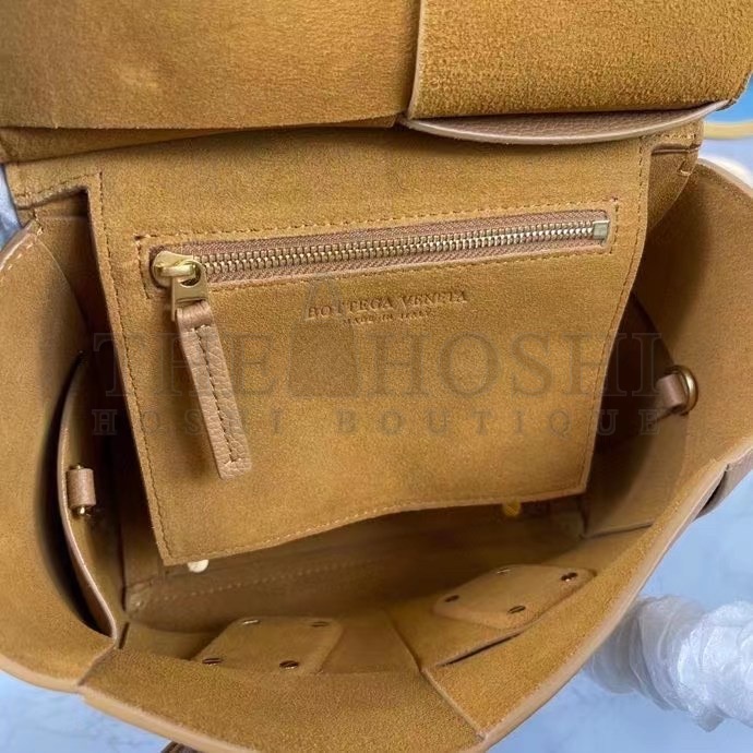 B0tt*ga Ven*ta Arco Mini Bag In Caramel Grained Leather Master Quality