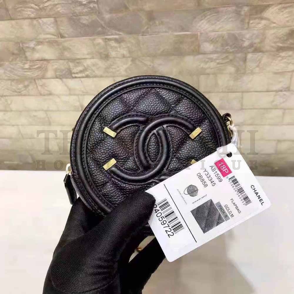 Ch**el Women Ch**el 19 Clutch with Chain Lambskin Gold Silver-Tone and Ruthenium Black Master Quality