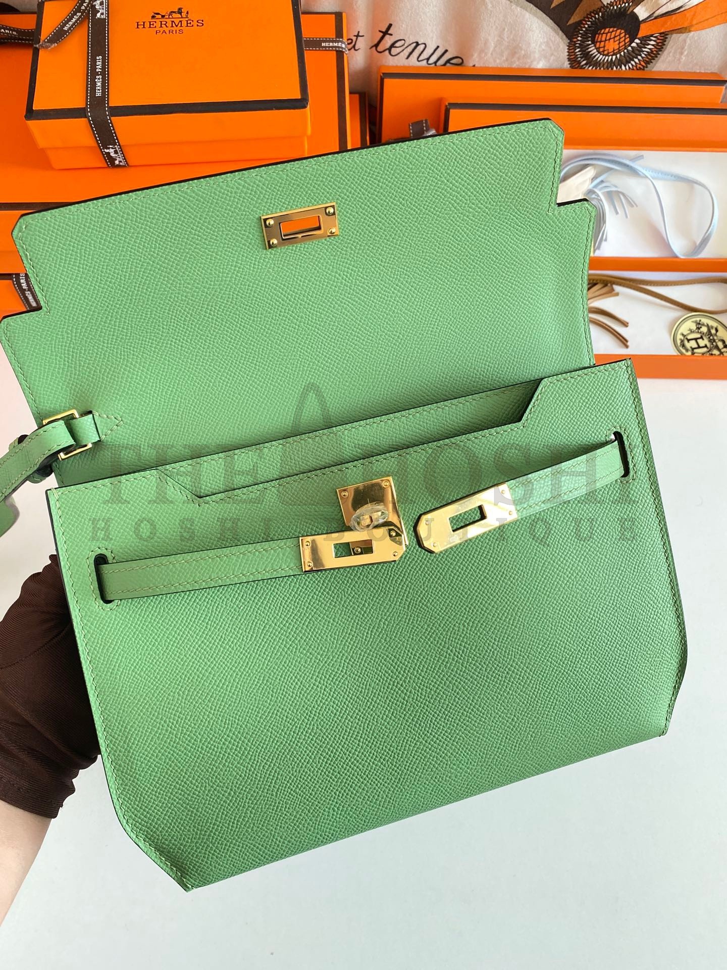 H**me5 Kelly Depeches 25 Pouch in Vert Criquet Epsom Calfskin Master Quality