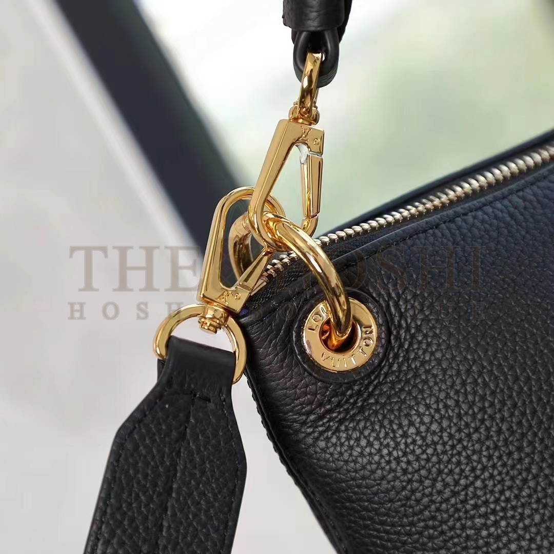L0vis Vvtt0n LV Women Maida Hobo Handbag Black Embossed Grained Cowhide Leather Master Quality
