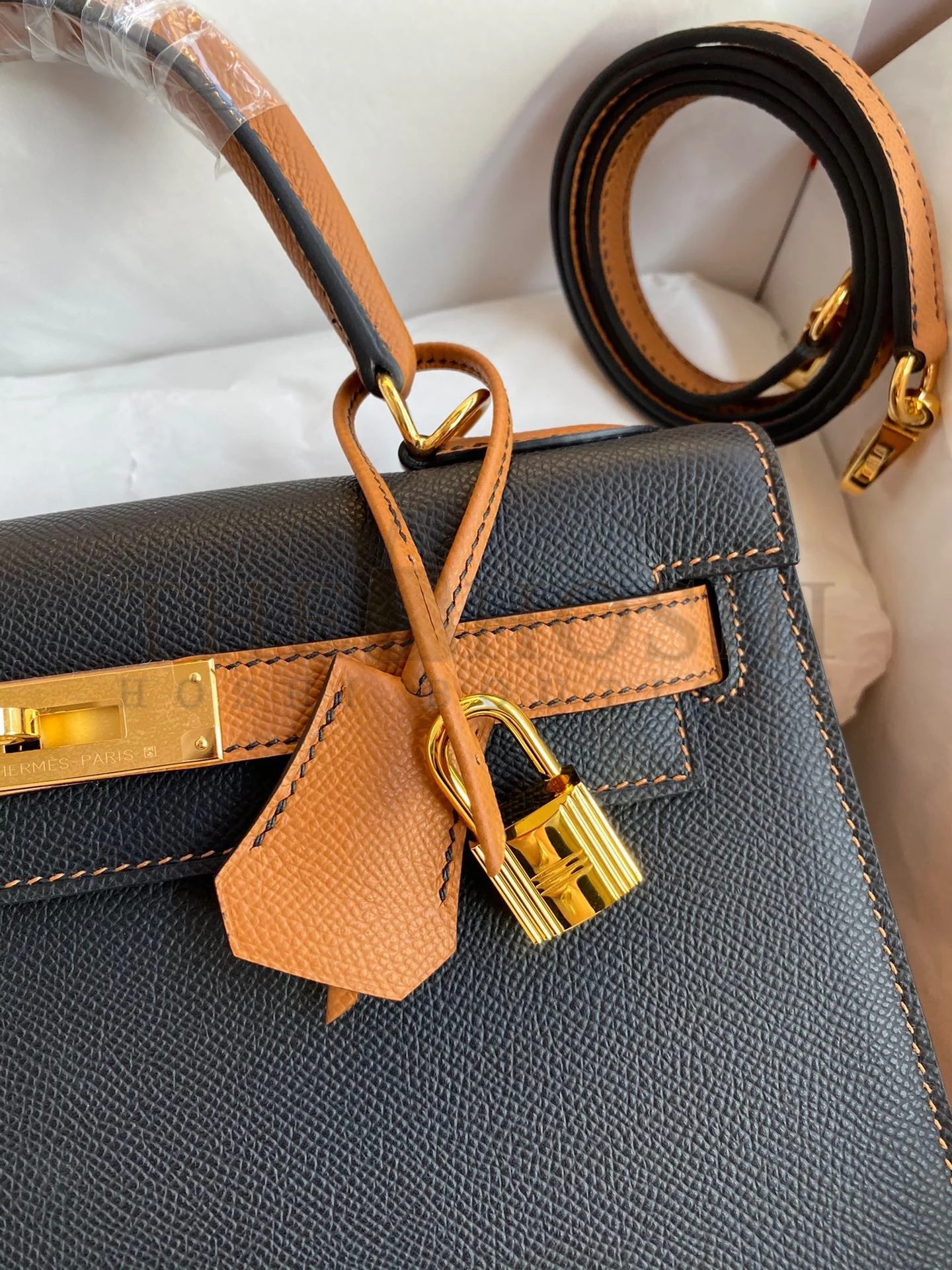 H**me5 Kelly Sellier 28 Bicolor Bag in Black and Gold Epsom Calfskin Master Quality