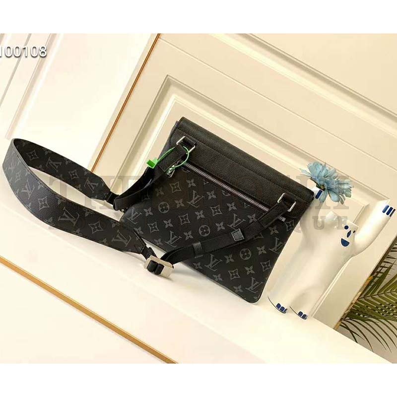 L0vis Vvtt0n LV Men Outdoor Flap Messenger Monogram Eclipse Canvas Master Quality