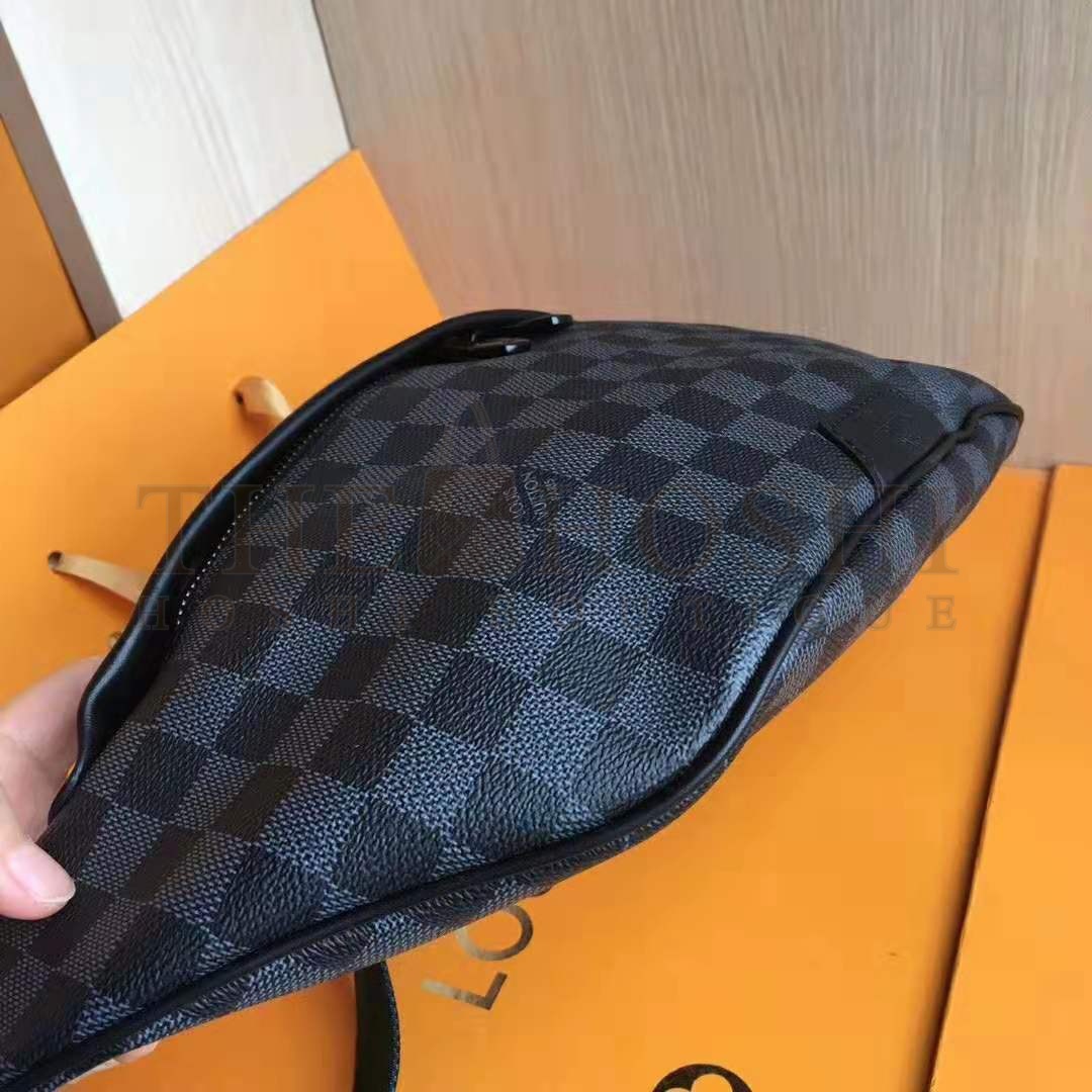 L0vis Vvtt0n LV Men Discovery Bumbag in Damier Graphite Canvas-Grey Master Quality