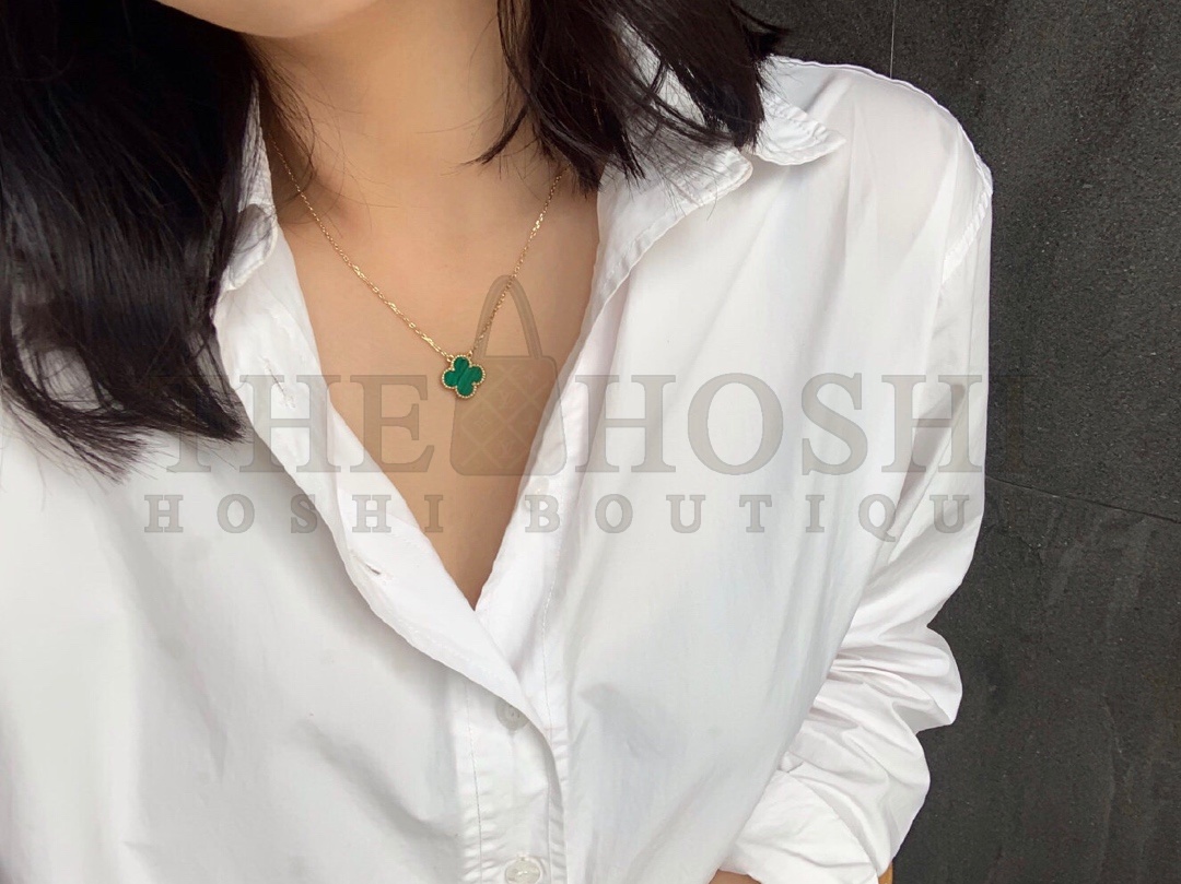 V*n Cl**f & Arpels Green Agate Necklace, Vintage Alhambra pendant Master Quality