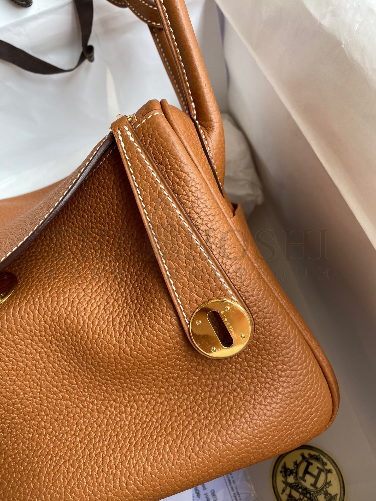 H**me5 Lindy 26 Handmade Bag In Gold Clemence Leather Master Quality