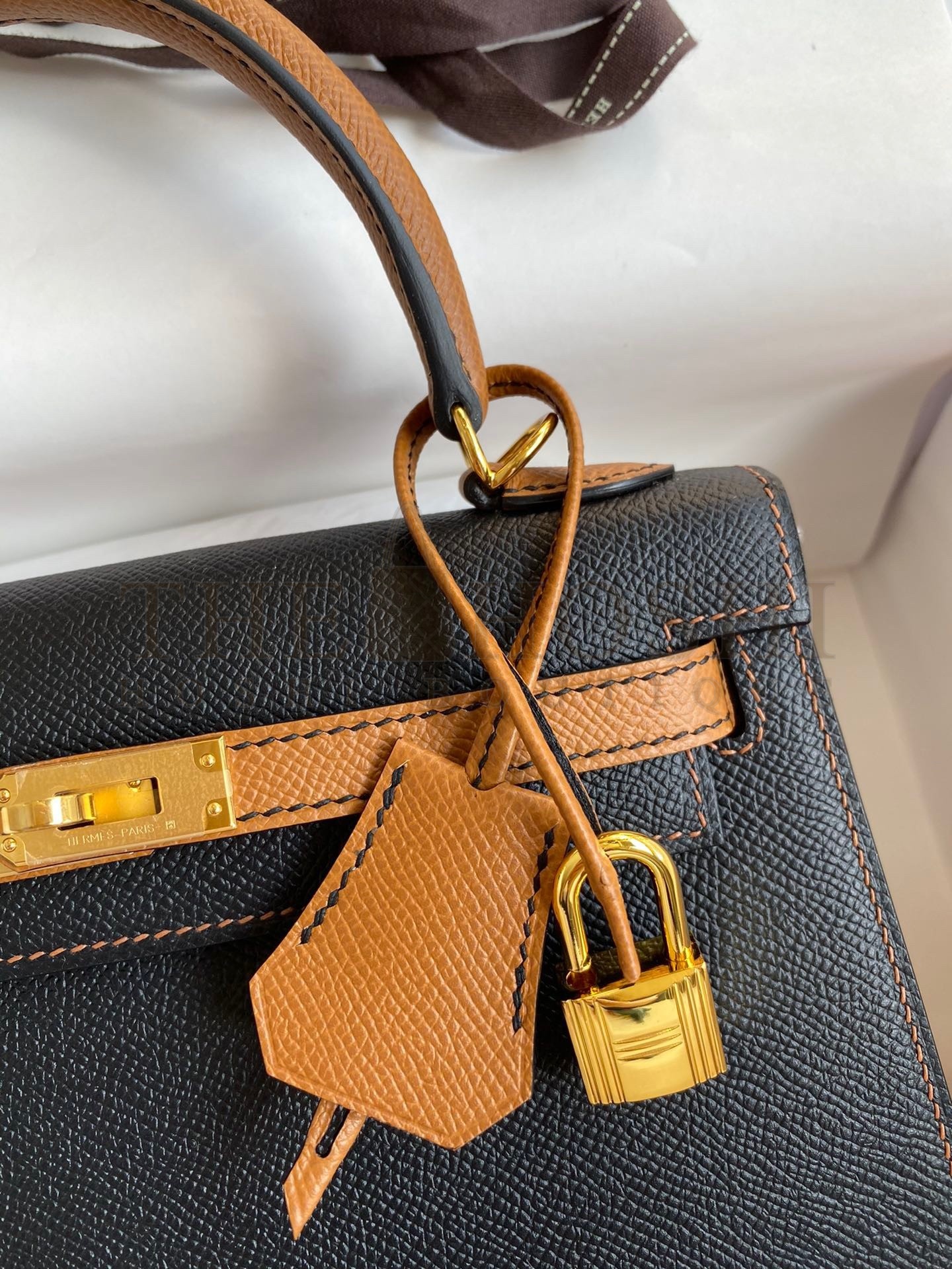 H**me5 Kelly Sellier 25 Bicolor Bag in Black and Gold Epsom Calfskin Master Quality