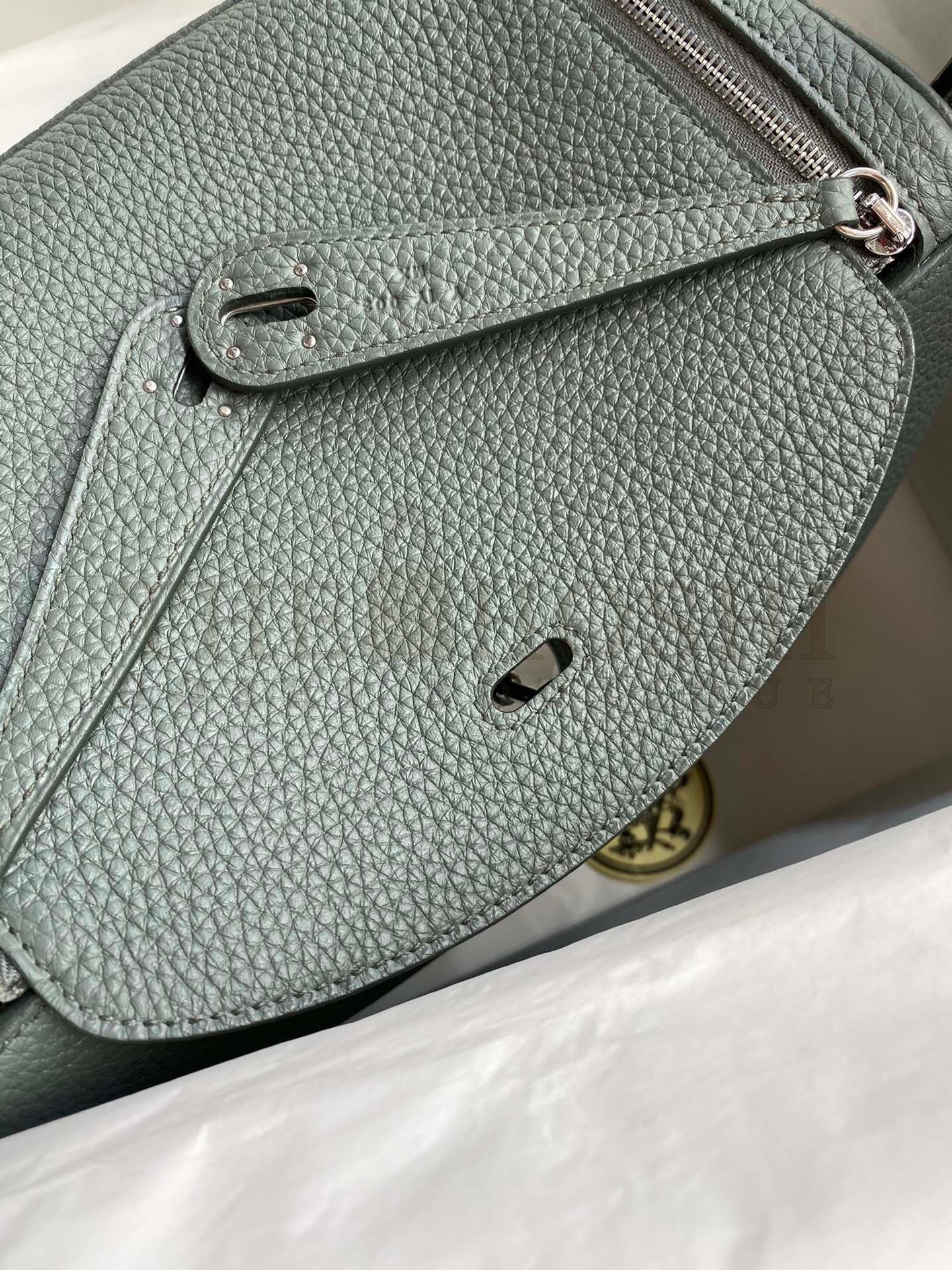 H**me5 Lindy 26 Handmade Bag In Vert Amande Clemence Leather Master Quality