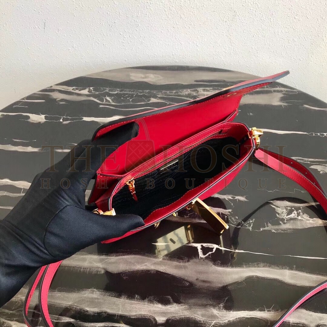 Pra*a Embleme Shoulder Bag In Red Saffiano Leather Master Quality
