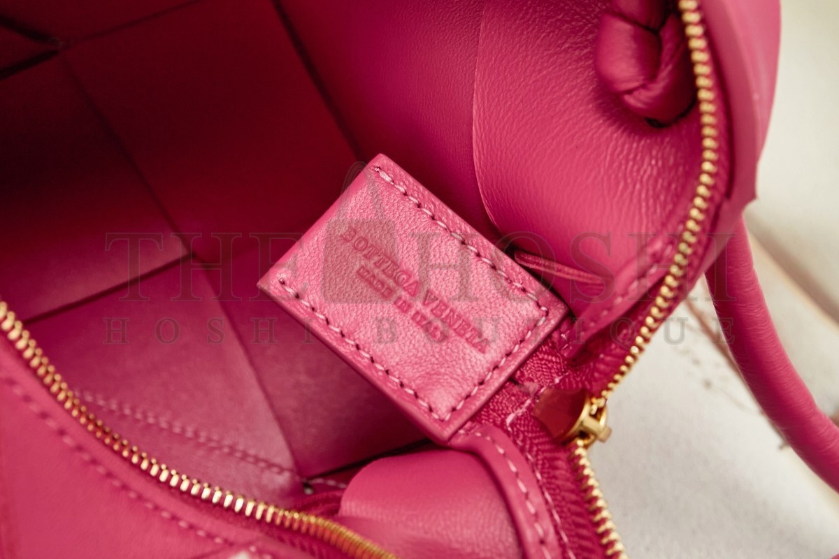 B0tt*ga Ven*ta Mini Cassette Camera Bag In Cranberry Lambskin Master Quality