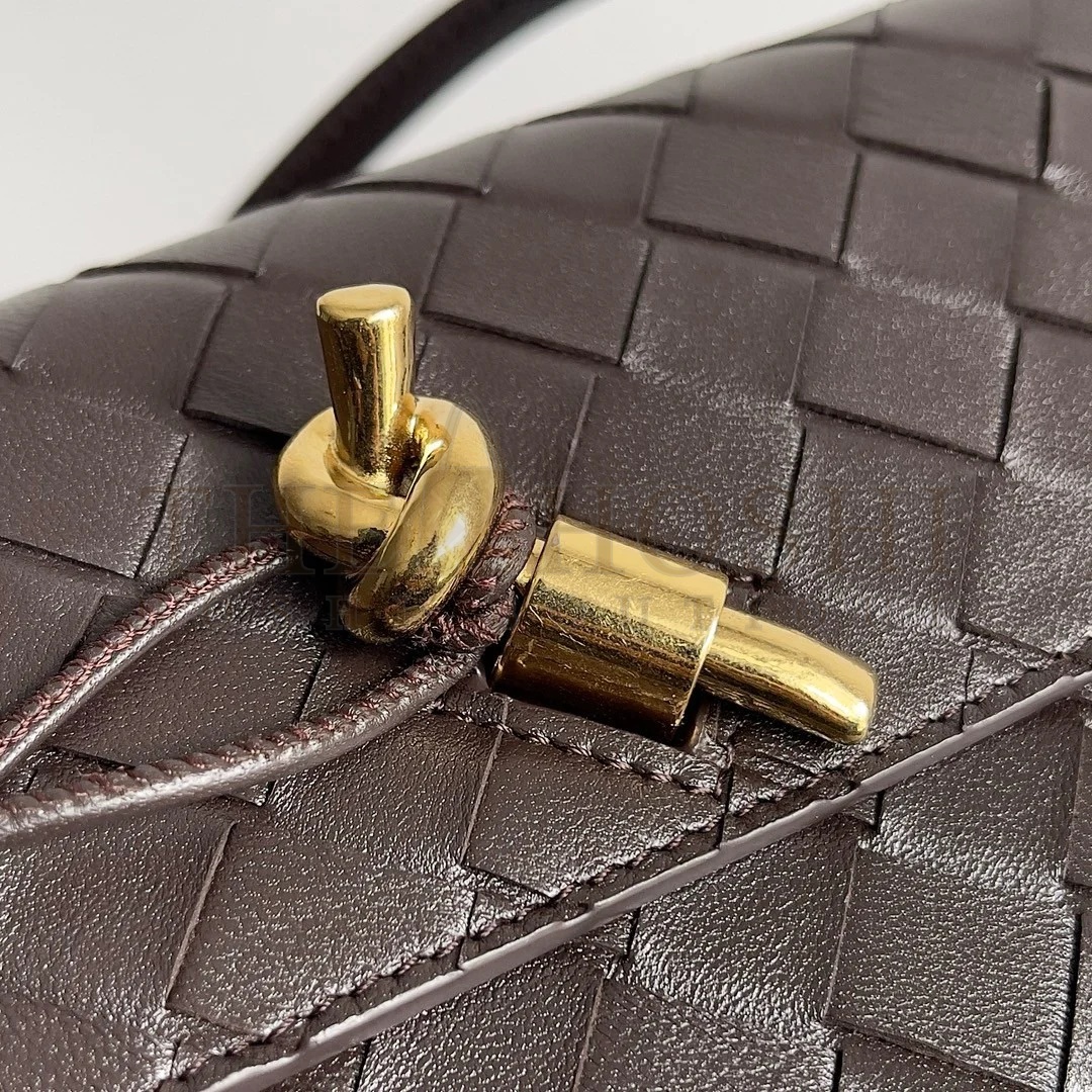 B0tt*ga Ven*ta Mini Andiamo Cross-Body Bag in Fondant Intrecciato Lambskin Master Quality