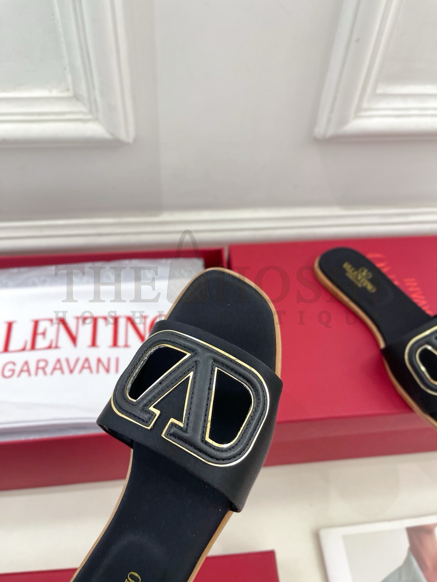 Va1e*ntin0 VLogo Cut-out Slide Sandals in Black Leather Master Quality