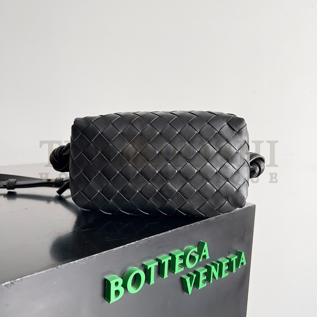 B0tt*ga Ven*ta Small Loop Crossbody Bag In Black Intrecciato Lambskin Master Quality