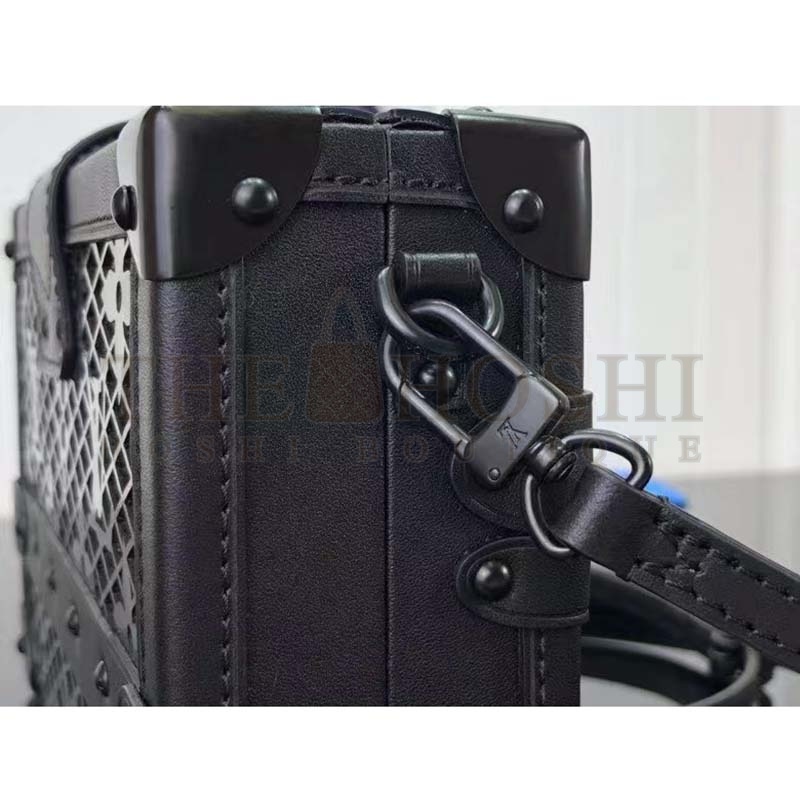 L0vis Vvtt0n LV Women Petite Malle Handbag Black Patent Calfskin Cowhide Leather Master Quality