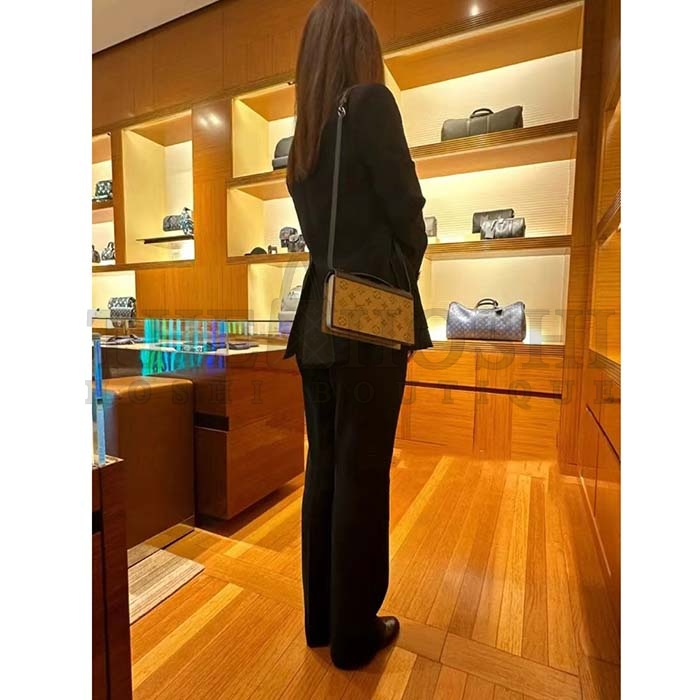 L0vis Vvtt0n LV Women Book Chain Wallet Brown Monogram Reverse Coated Canvas Cowhide Master Quality