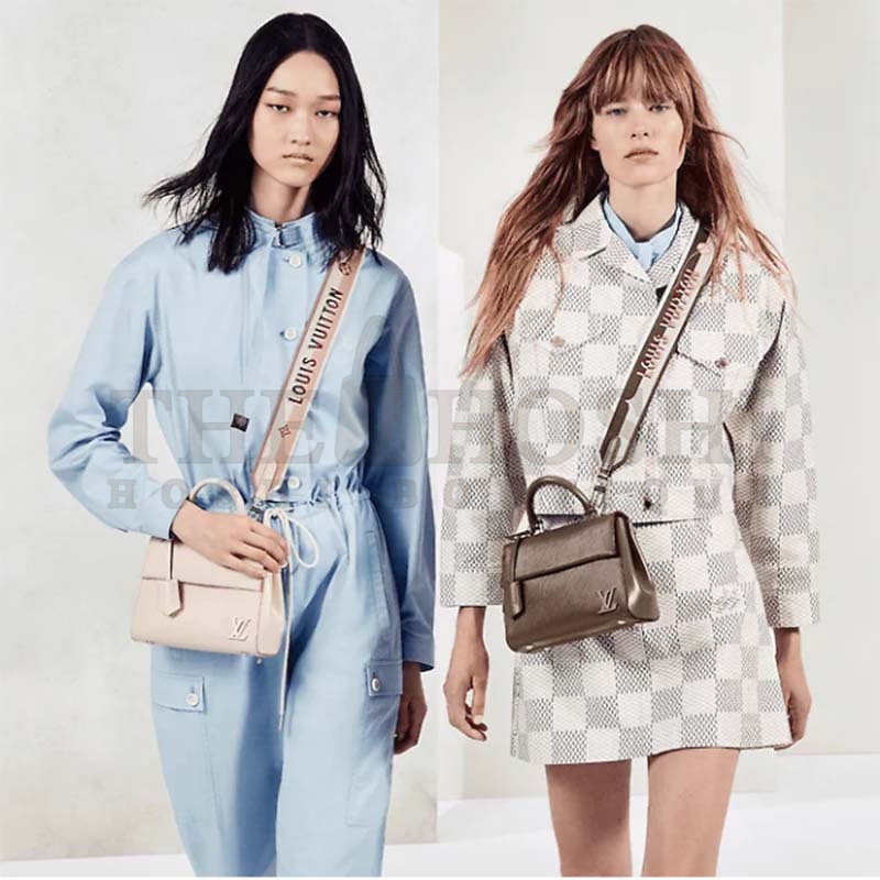 L0vis Vvtt0n LV Women Cluny Mini Handbag Quartz Epi Grained Smooth Cowhide Leather Master Quality