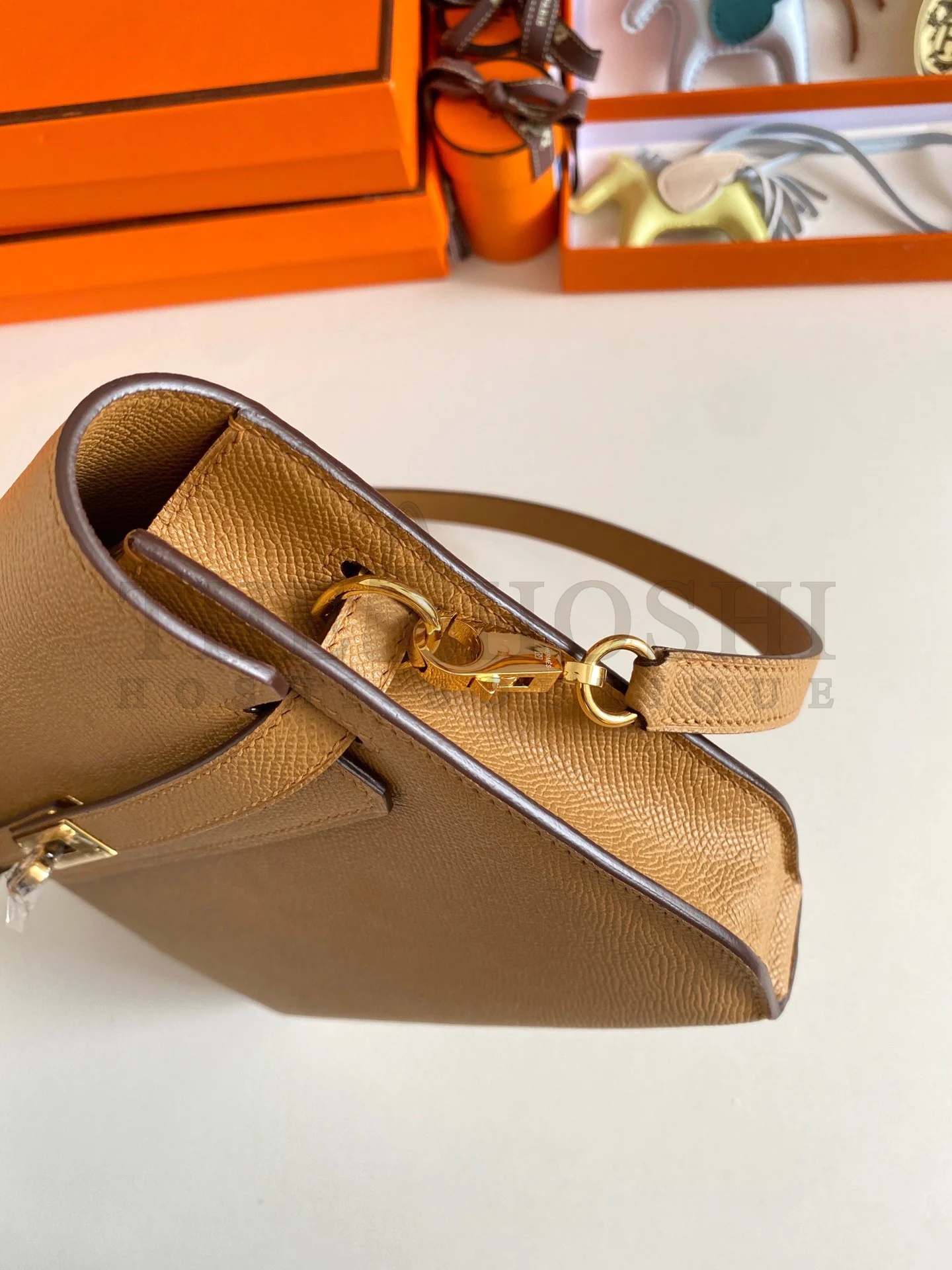 H**me5 Kelly Depeches 25 Pouch in Sesame Epsom Calfskin Master Quality