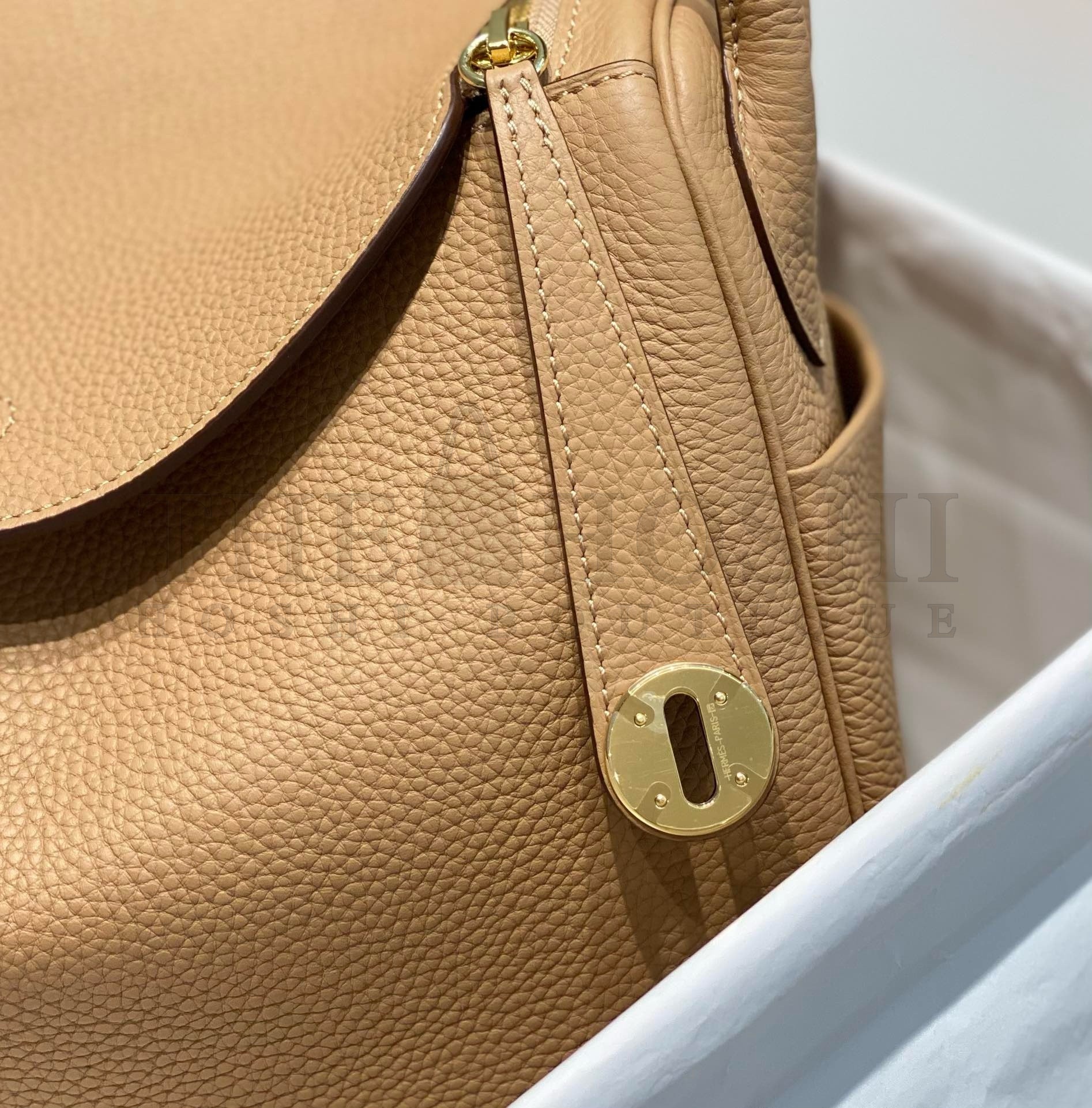 H**me5 Lindy 26cm Bag In Chai Clemence Leather GHW Master Quality