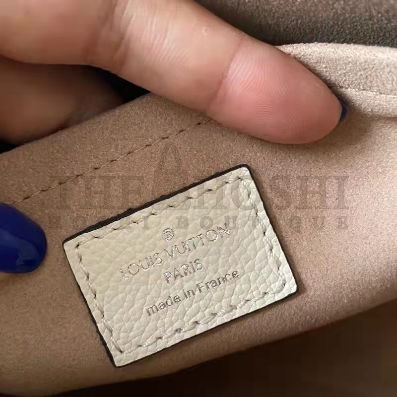 L0vis Vvtt0n LV Women Marelle Handbag Quartz White Epi Grained Cowhide Canvas Master Quality