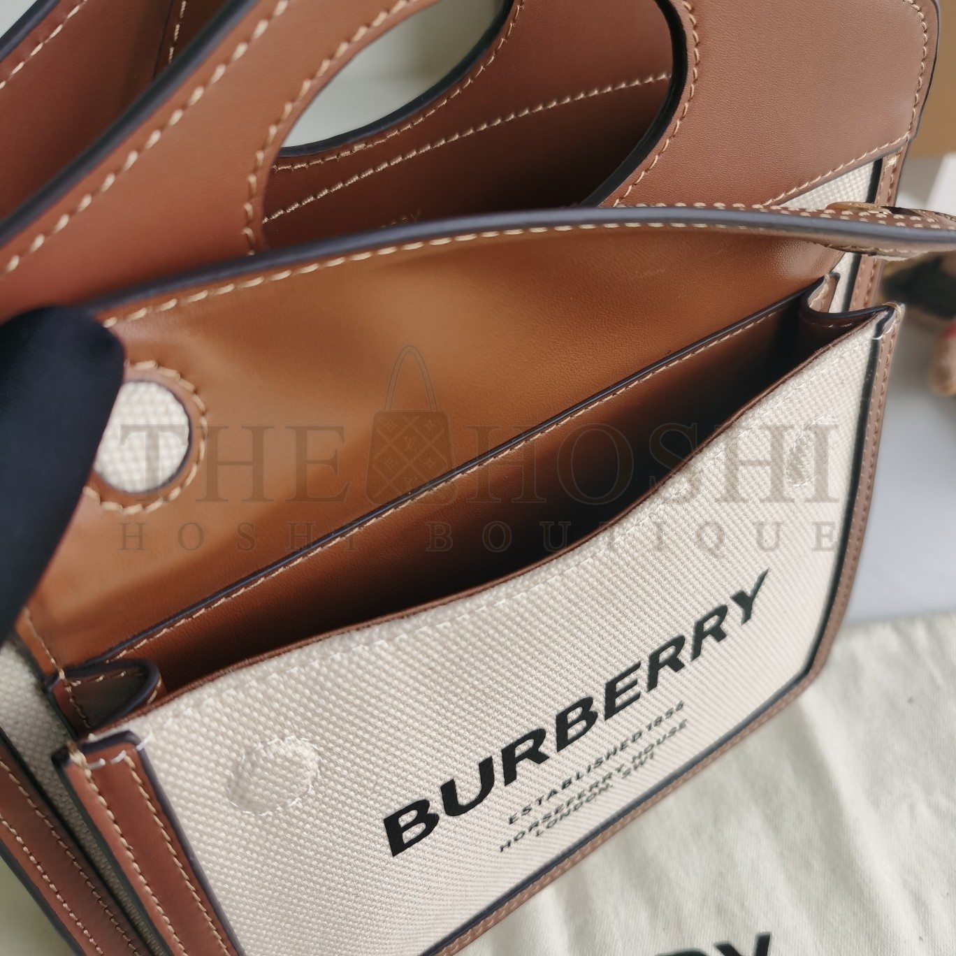 Bv*b*rry Pocket Bag - Canvas and Leather Trim 26.5x23x6 CM Master Quality
