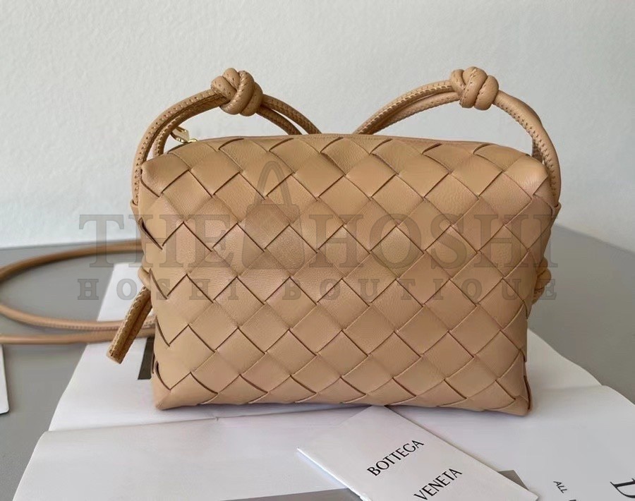 B0tt*ga Ven*ta Mini Loop Bag In Beige Intrecciato Lambskin Master Quality