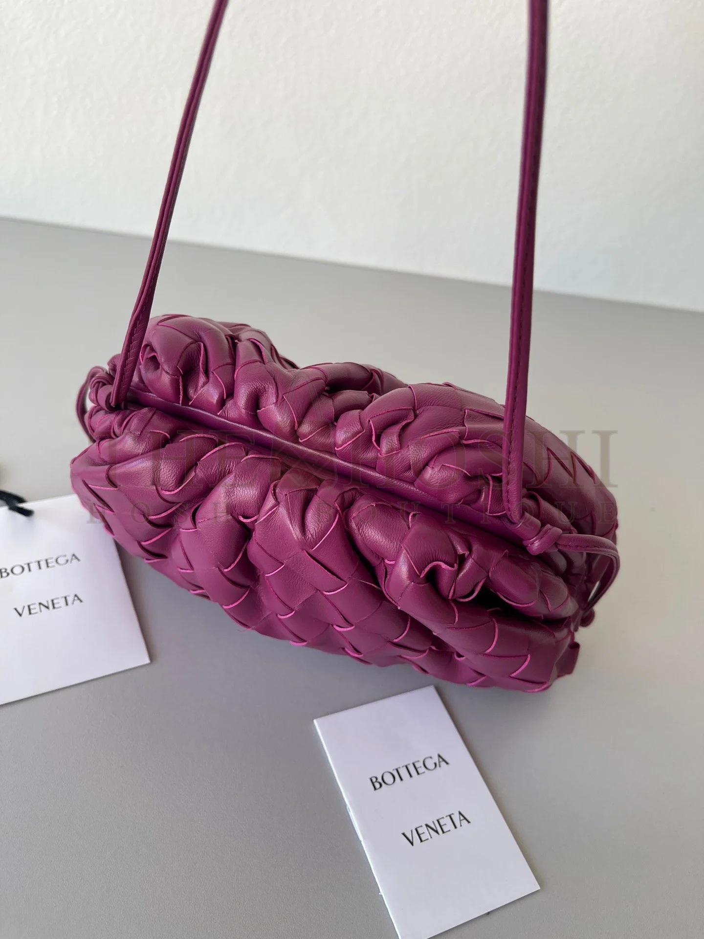 B0tt*ga Ven*ta Mini Pouch with Strap in Cinnabar Intrecciato Lambskin Master Quality