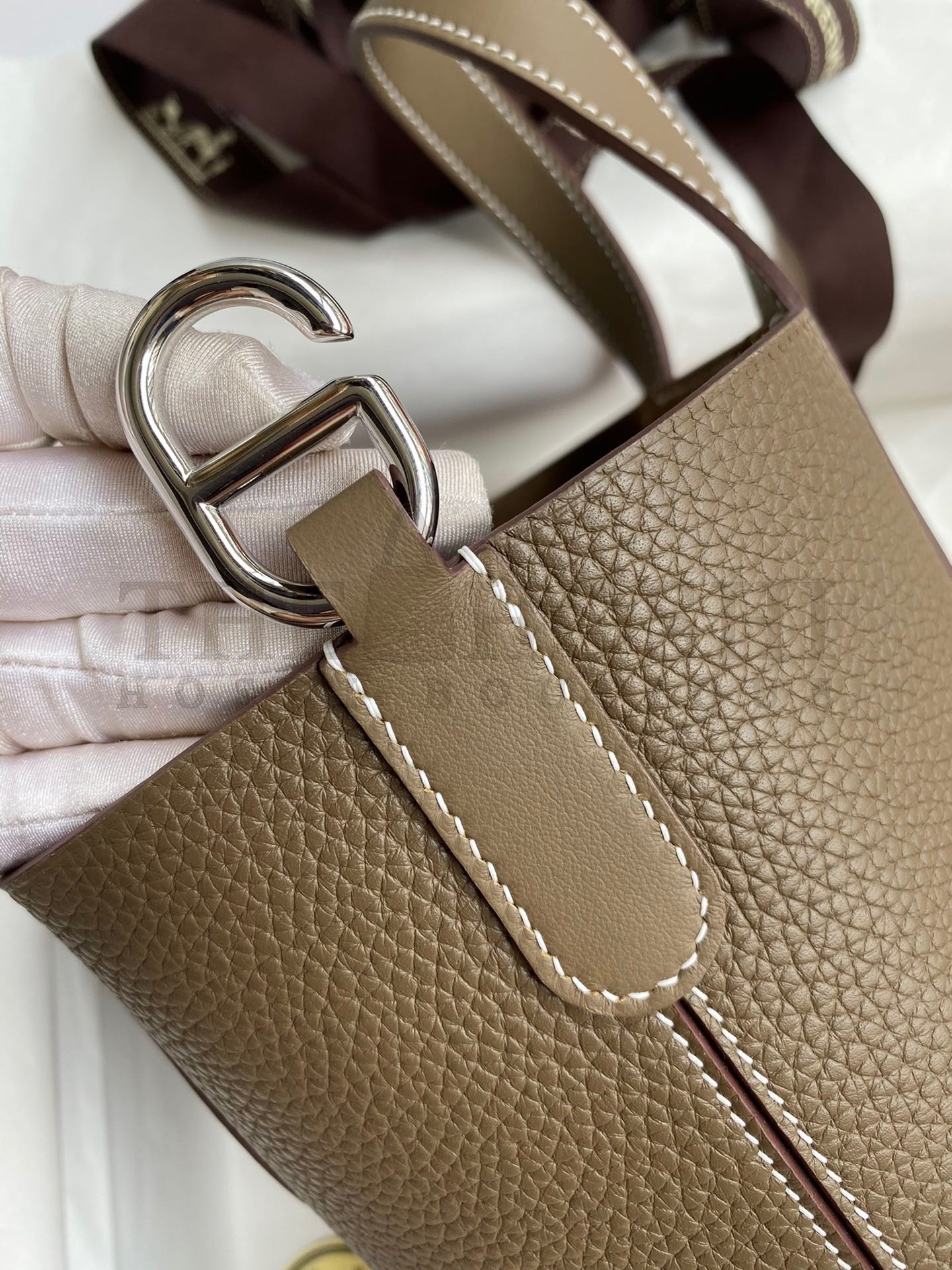 H**me5 In The Loop 18 Handmade Bag in Taupe Clemence Leatherther Master Quality