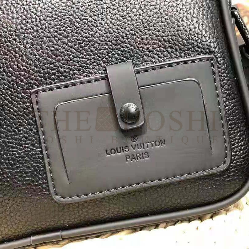 L0vis Vvtt0n LV Men Alpha Messenger in Dark Silver Taurillon Leather-Black Master Quality