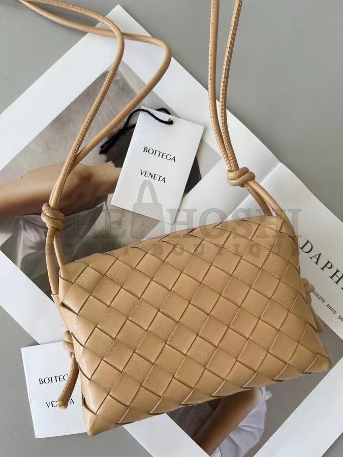 B0tt*ga Ven*ta Mini Loop Bag In Beige Intrecciato Lambskin Master Quality