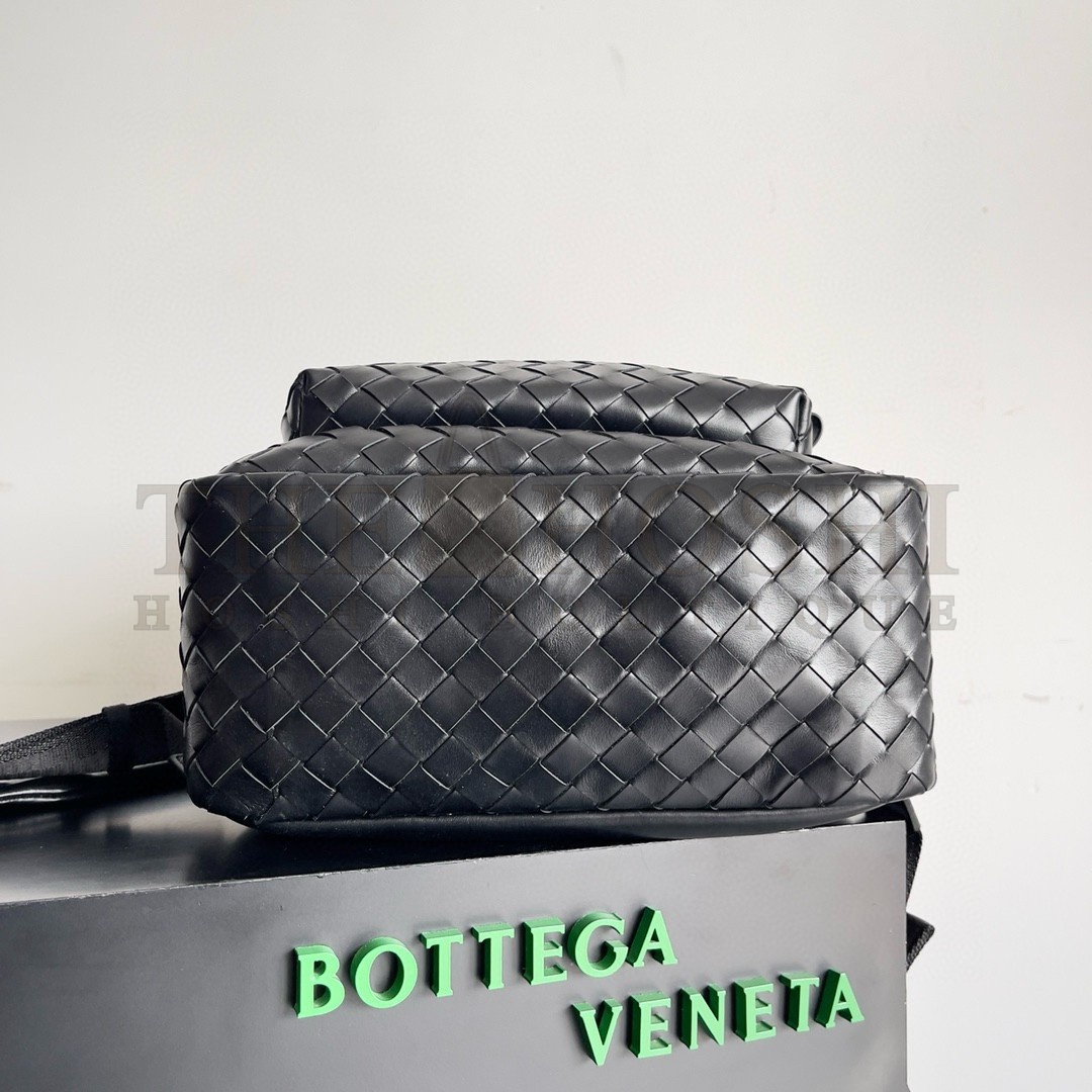B0tt*ga Ven*ta Medium Backpack In Black Intrecciato Calfskin Master Quality