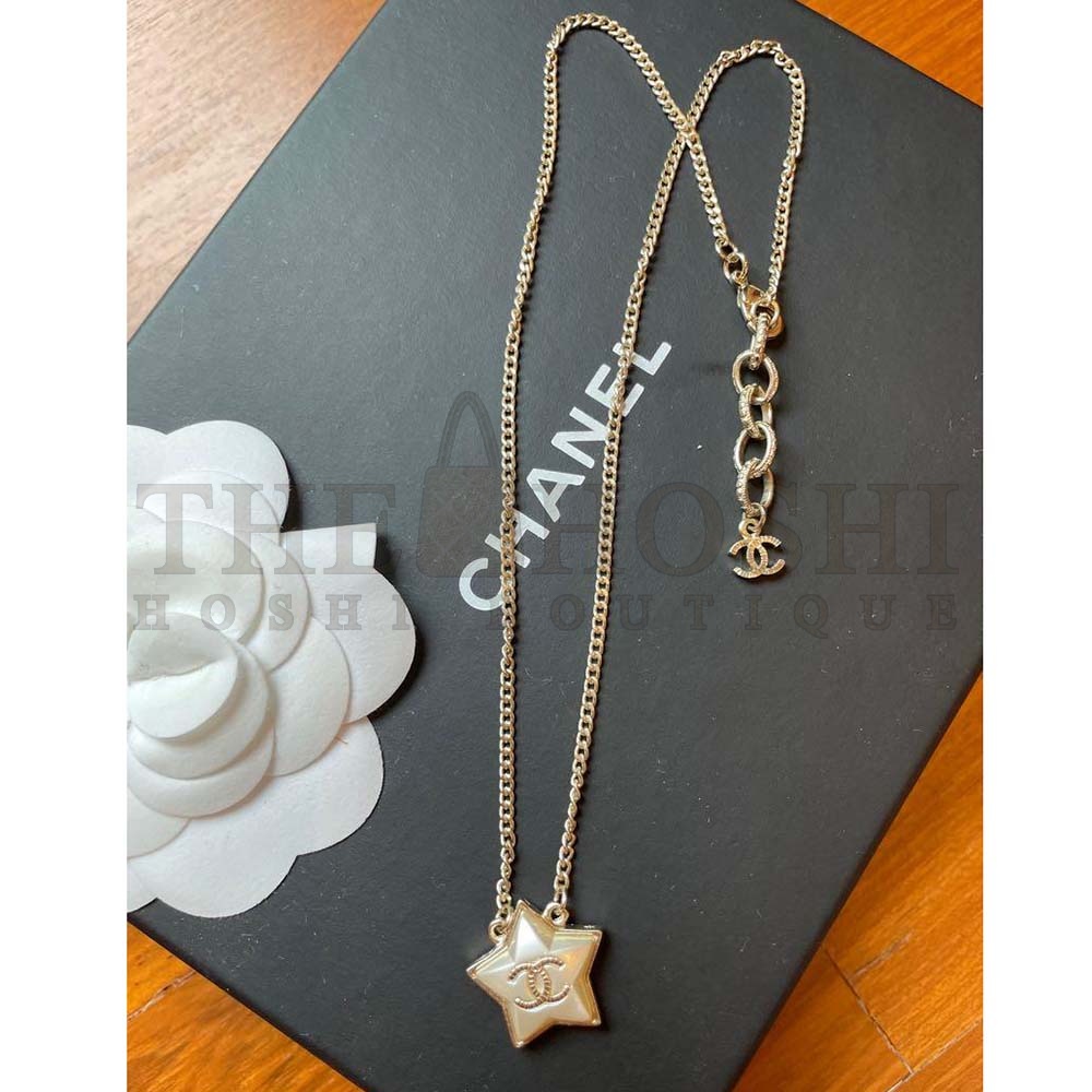 Ch**el Women CC Necklace Gold Tone Metal Master Quality
