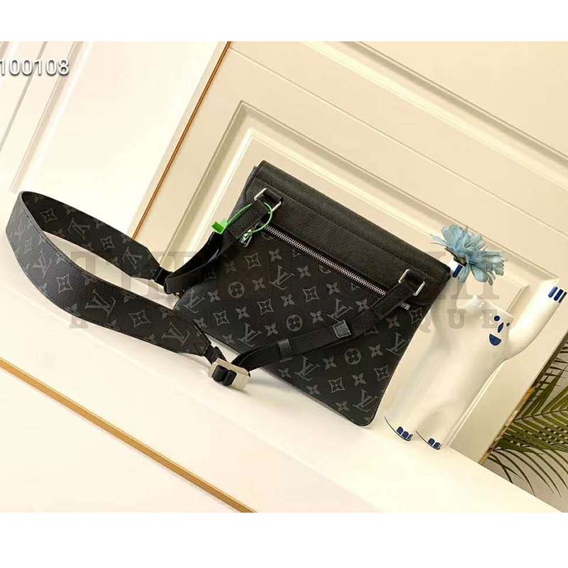 L0vis Vvtt0n LV Men Outdoor Flap Messenger Monogram Eclipse Canvas Master Quality
