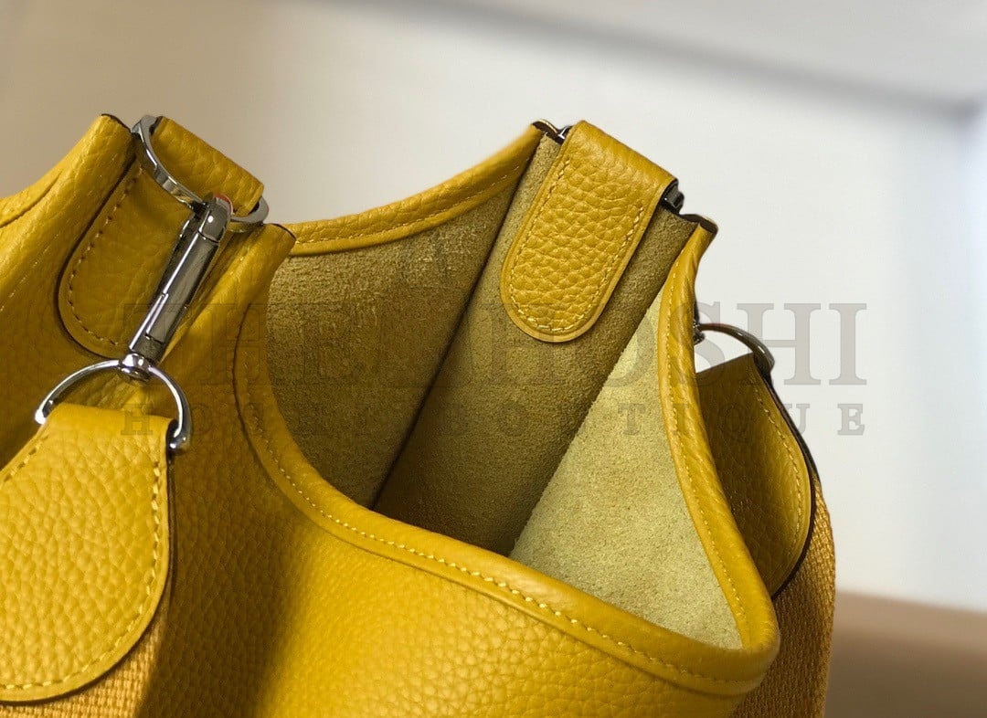 H**me5 Evelyne III 29 Bag In Yellow Clemence Leather Master Quality