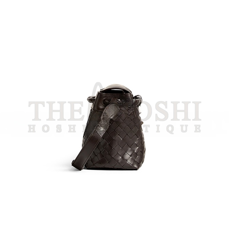 B0tt*ga Ven*ta SMALL ANDIAMO MESSENGER 815781V2HLD2364 (29*20*13cm) Master Quality