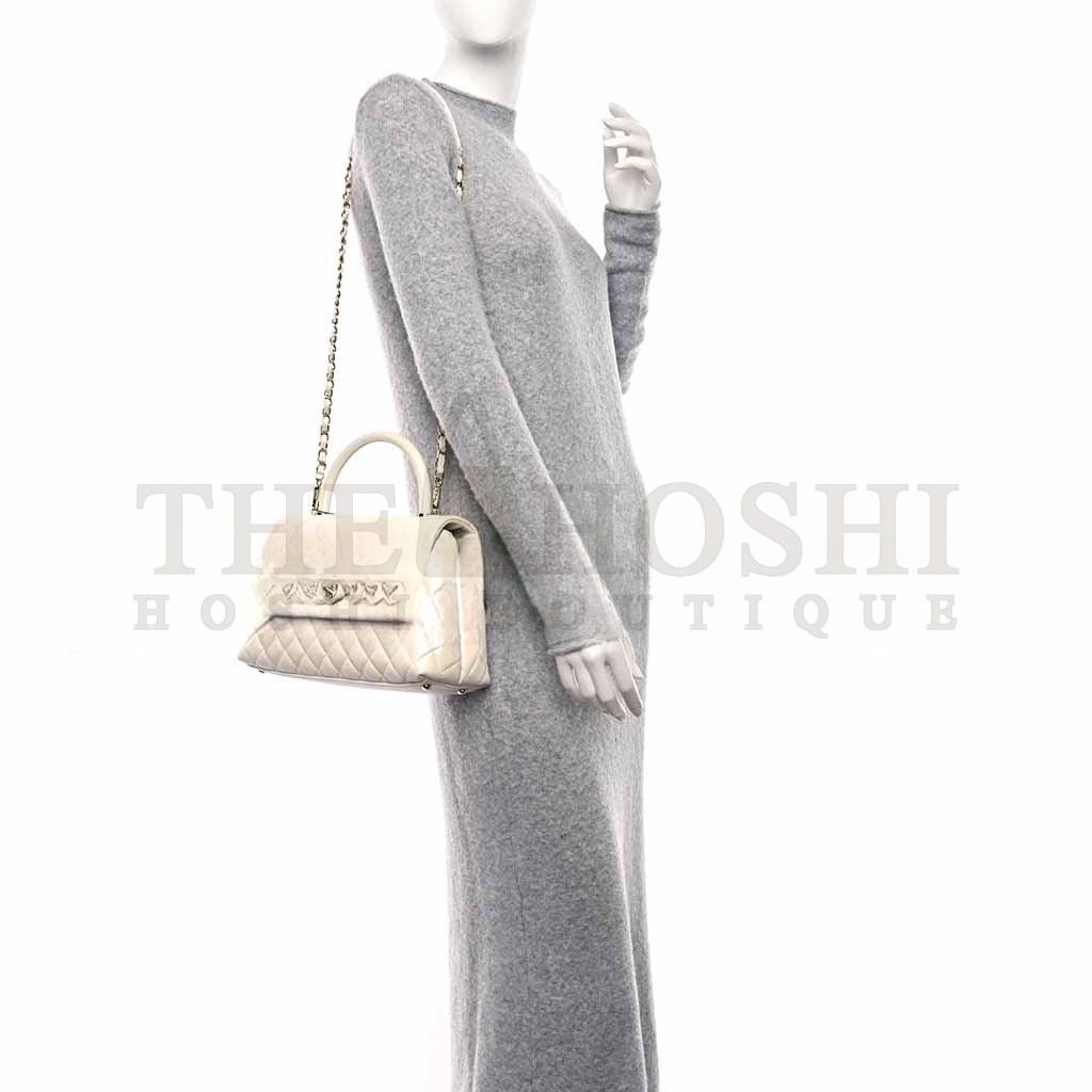 Ch**el IRIDESCENT CAVIAR QUILTED MEDIUM COCO HANDLE FLAP WHITE (29*18*12cm) Master Quality