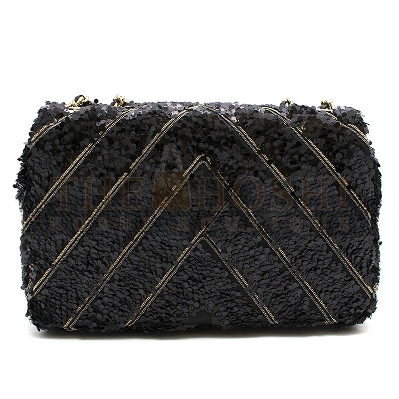 Ch**el CLASSIC FLAP BAG IN CHEVRON CHAIN & SEQUIN WITH BLACK CALFSKIN LINING AND GOLD HARDWARE (21*14*8cm) Master Quality
